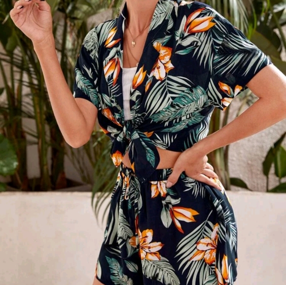 Tropical Top and Shorts Set - Picture 3 of 3